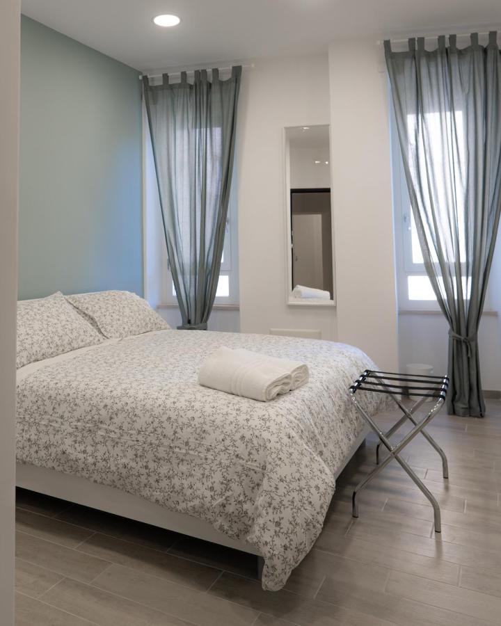 Dimora Cavour Hotel เนเปิลส์ ภายนอก รูปภาพ