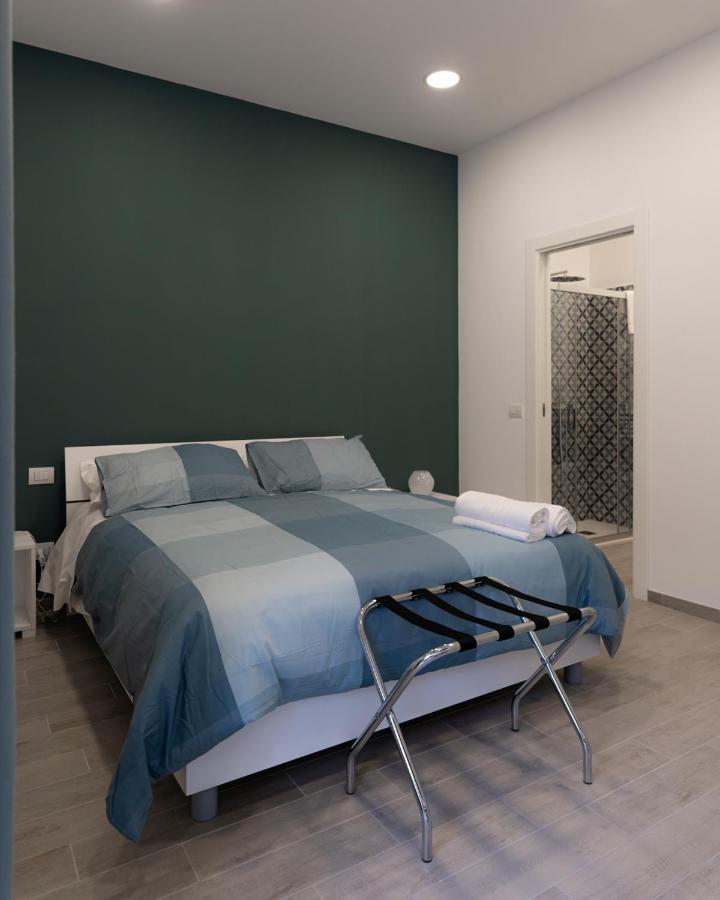 Dimora Cavour Hotel เนเปิลส์ ภายนอก รูปภาพ