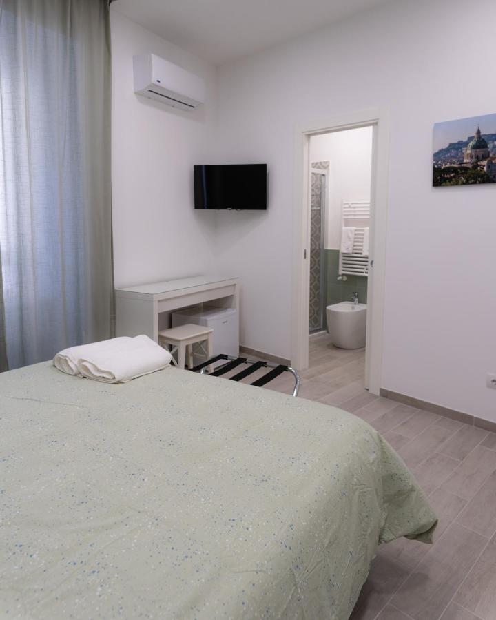 Dimora Cavour Hotel เนเปิลส์ ภายนอก รูปภาพ