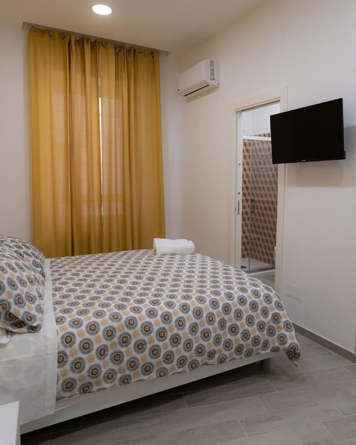 Dimora Cavour Hotel เนเปิลส์ ภายนอก รูปภาพ