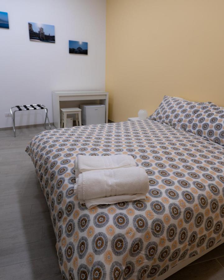 Dimora Cavour Hotel เนเปิลส์ ภายนอก รูปภาพ